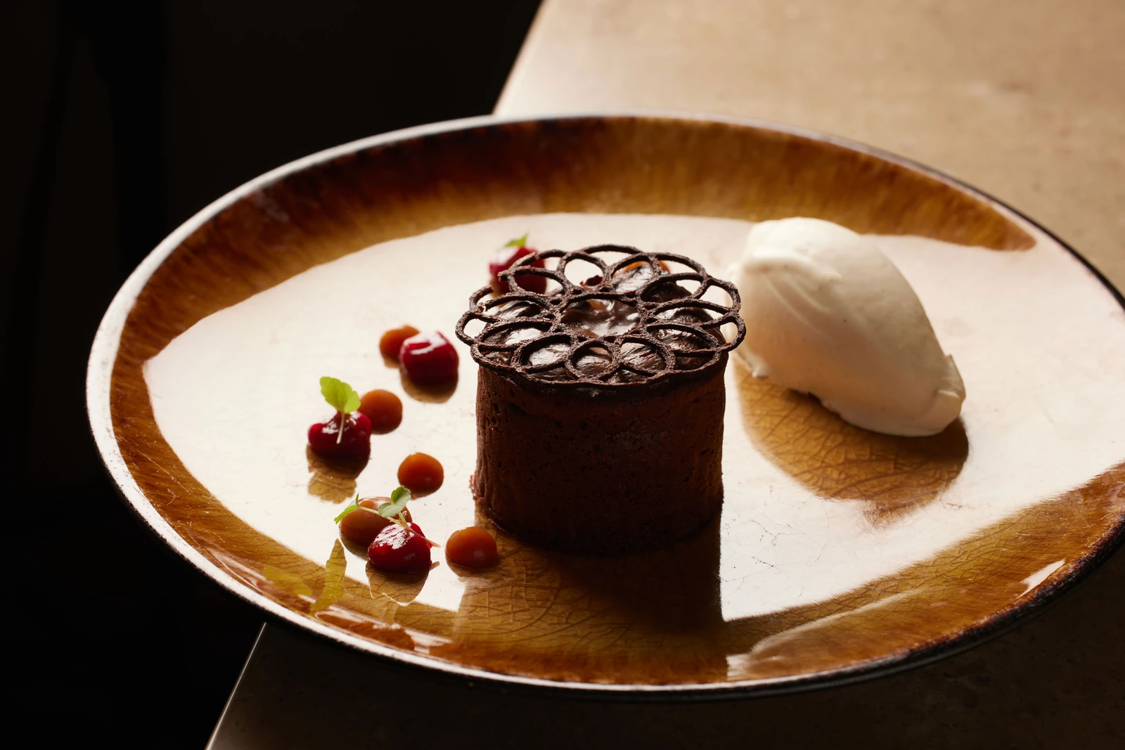 Dessert au chocolat et crème glacée
