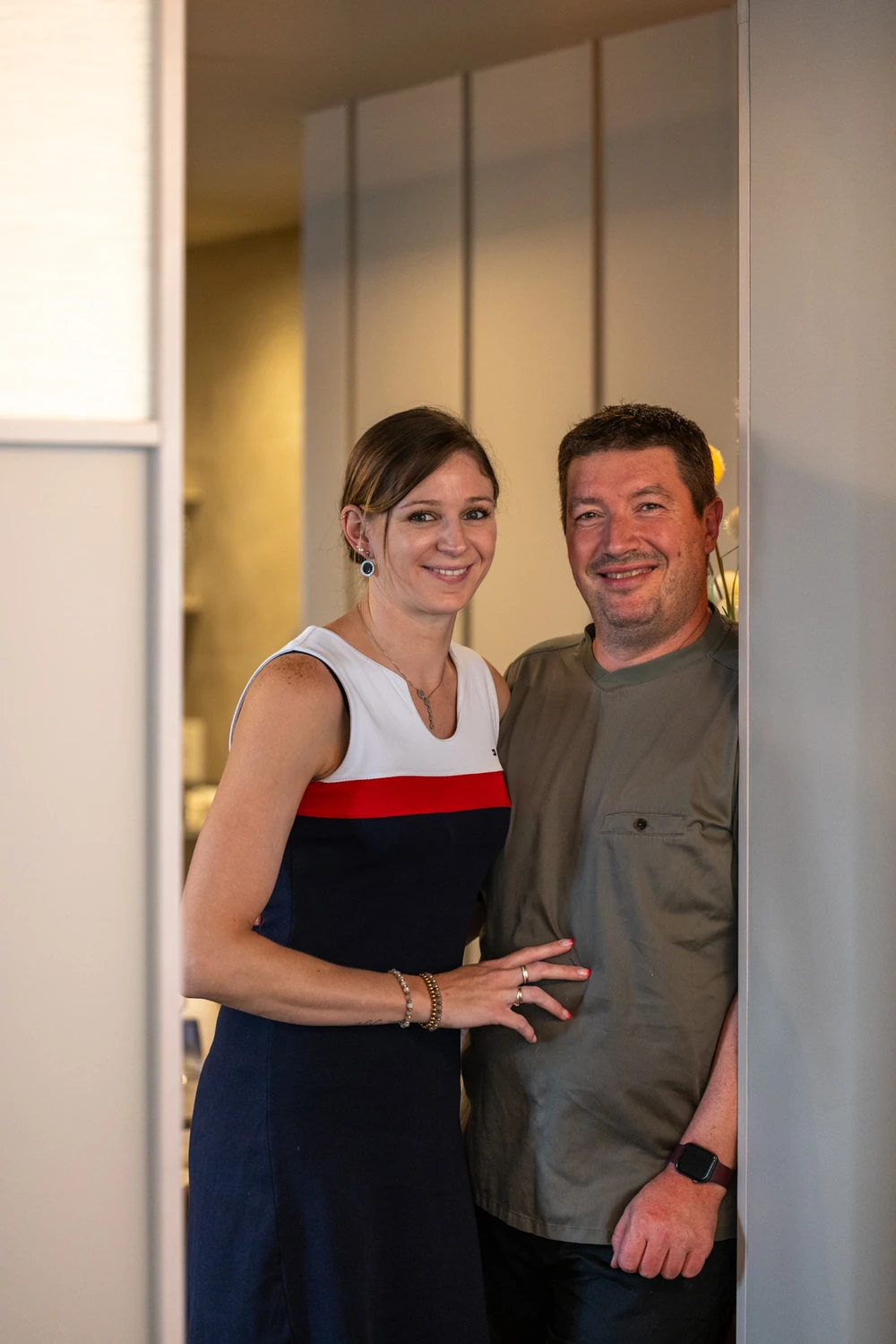 Élodie et Pierre à l'entrée du restaurant